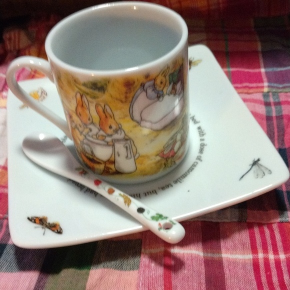 Mini Peter Rabbit Tea Set - Picture 5 of 16